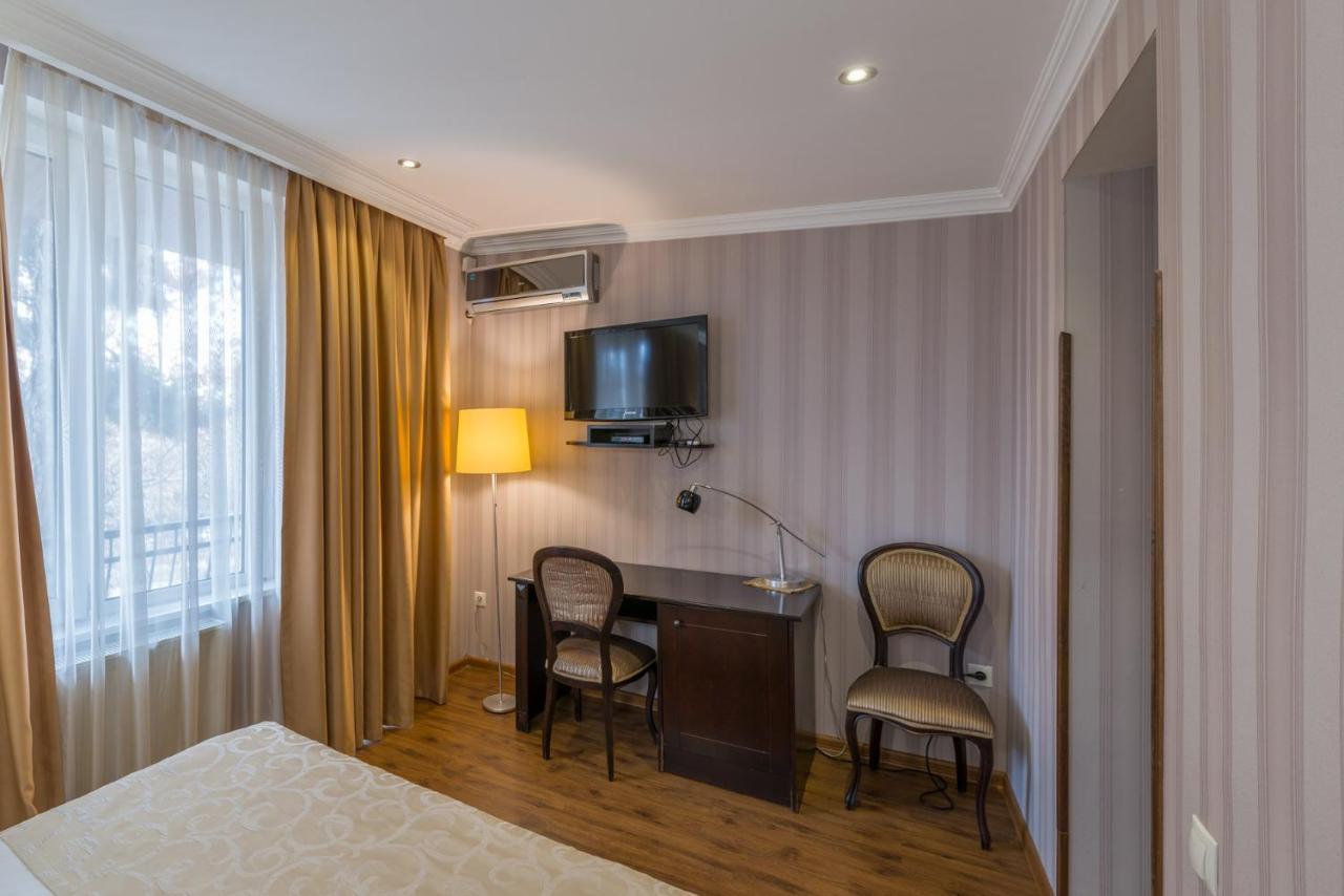 Garden View Hotel Tbilisi Bagian luar foto